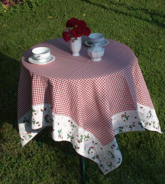 Garten Tischdecke "Vichy rot mit Erdbeer-Bordüre"